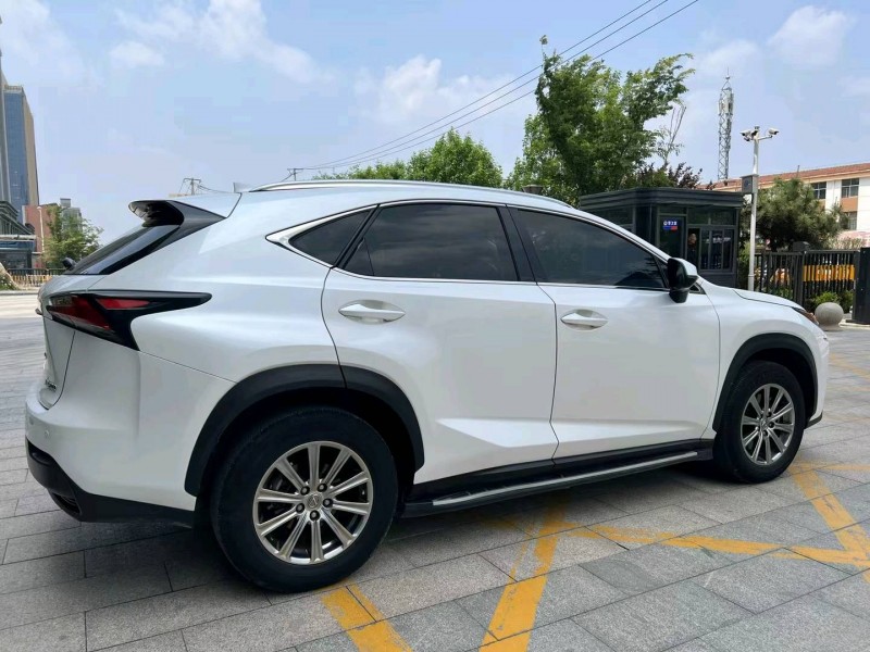 济宁17年雷克萨斯NX7