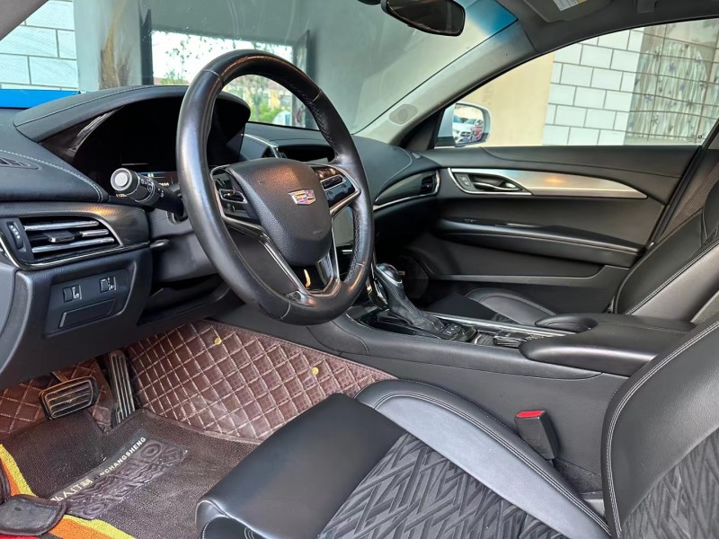 济宁16年凯迪拉克ATS8