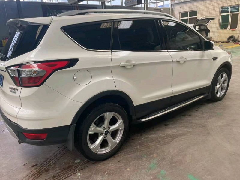 保定17年福特翼虎5