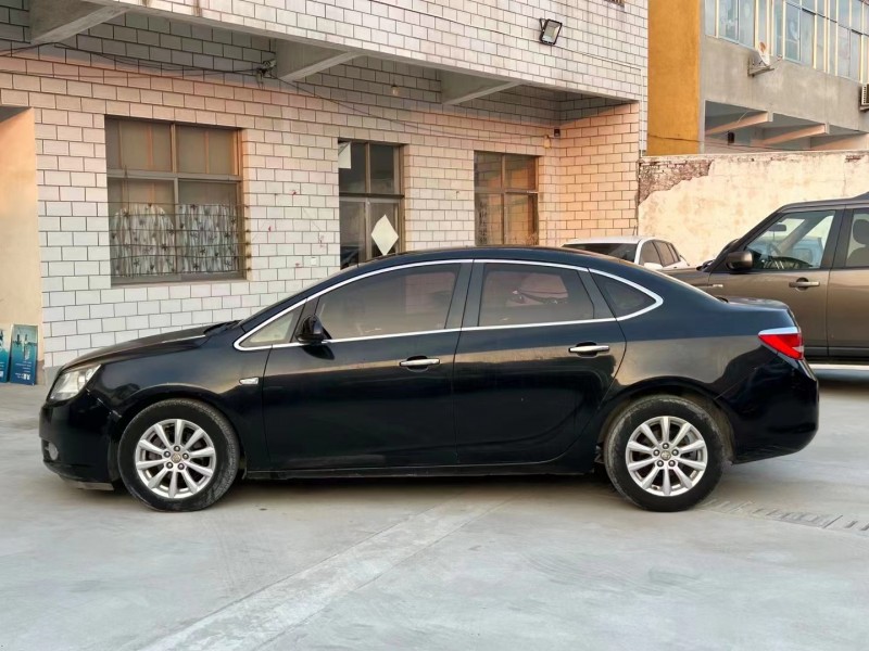 济宁13年别克英朗3