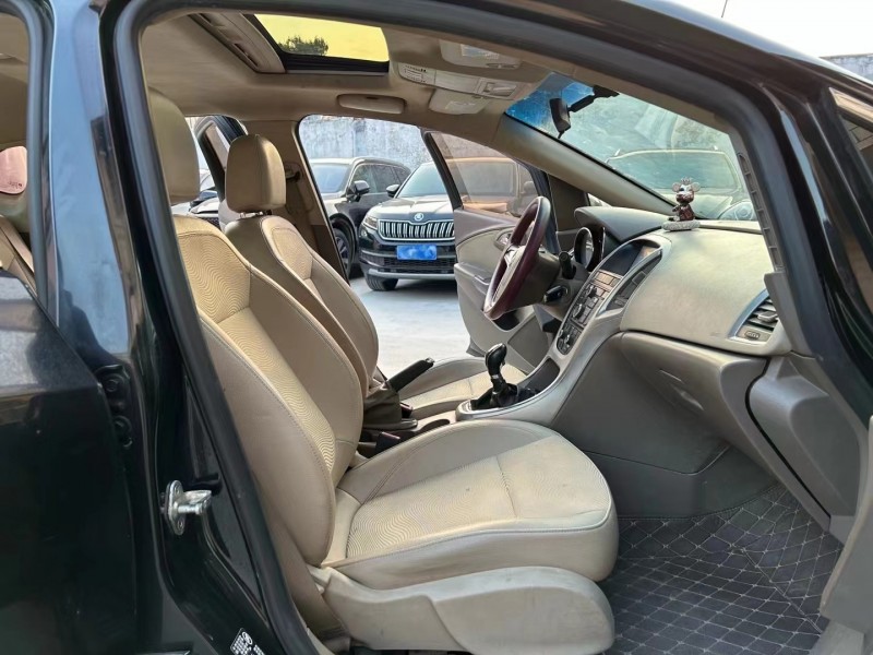 济宁13年别克英朗5