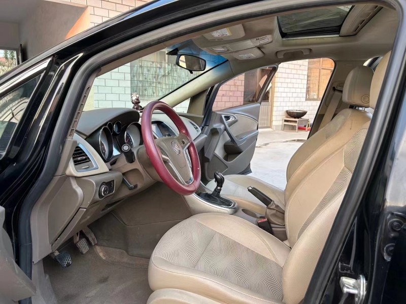 济宁13年别克英朗7