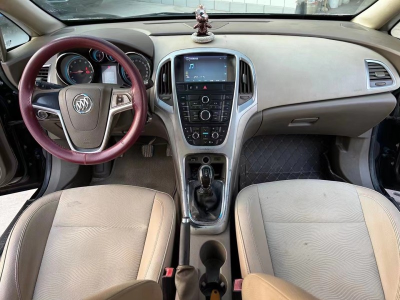 济宁13年别克英朗8