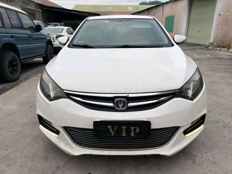 深圳17年长安汽车逸动1