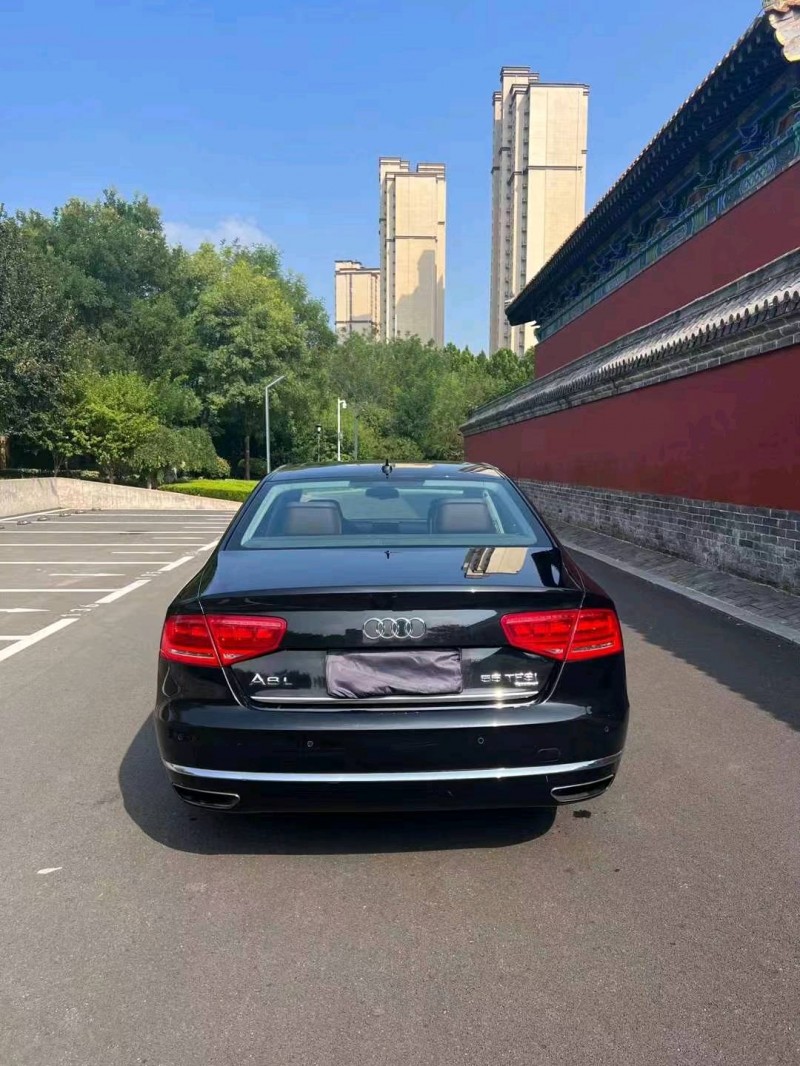 济宁13年奥迪A8L9