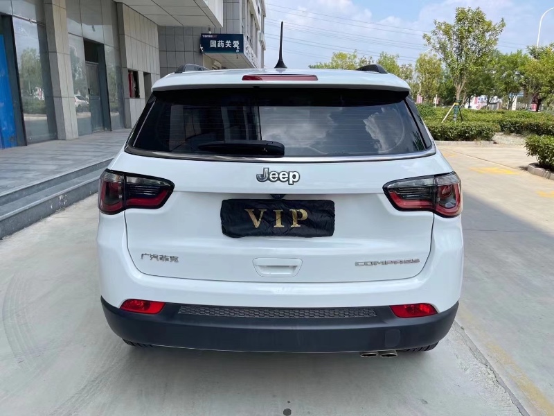 济宁20年Jeep指南者5