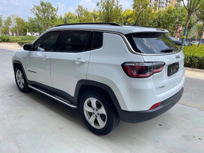 济宁20年Jeep指南者6