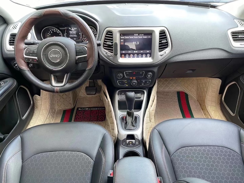 济宁20年Jeep指南者7