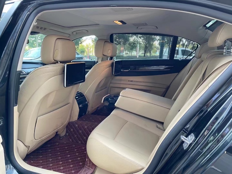 济宁13年宝马7系8