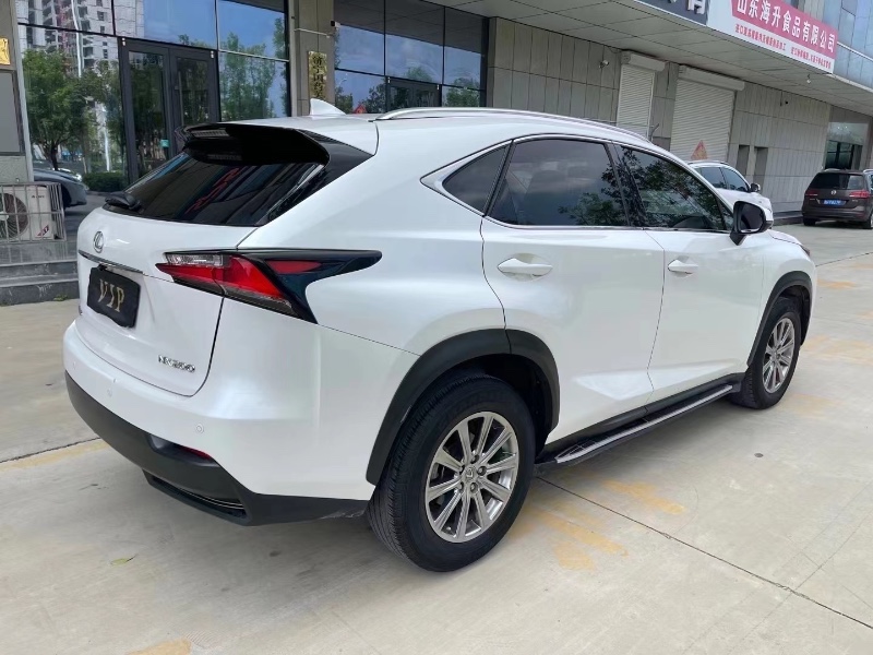 济宁17年雷克萨斯NX4