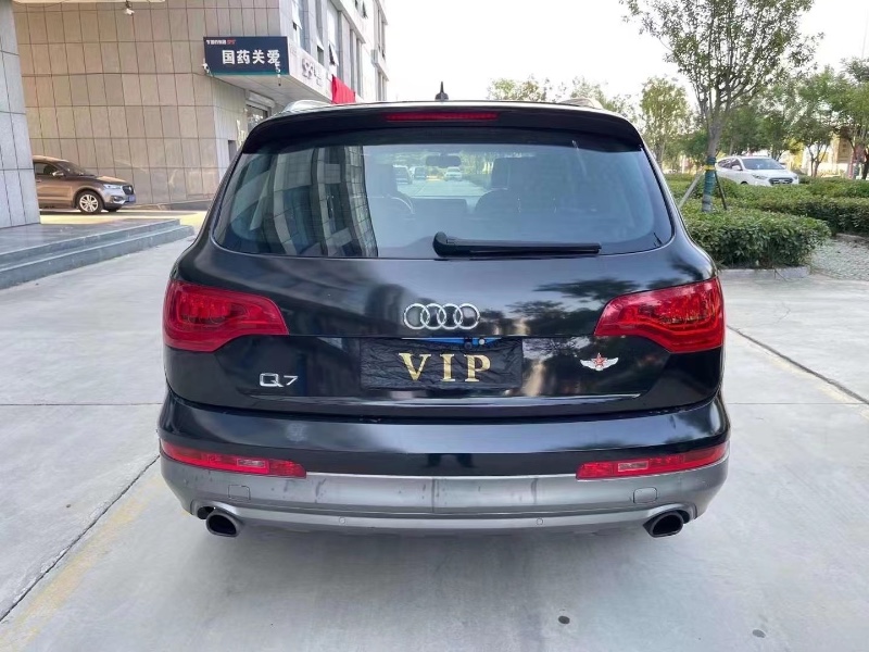 济宁12年奥迪Q75