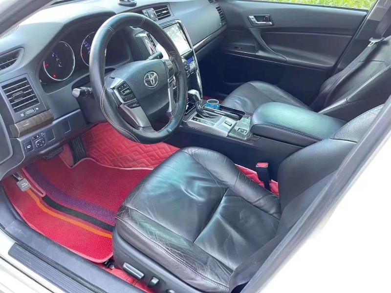 济宁13年丰田锐志5