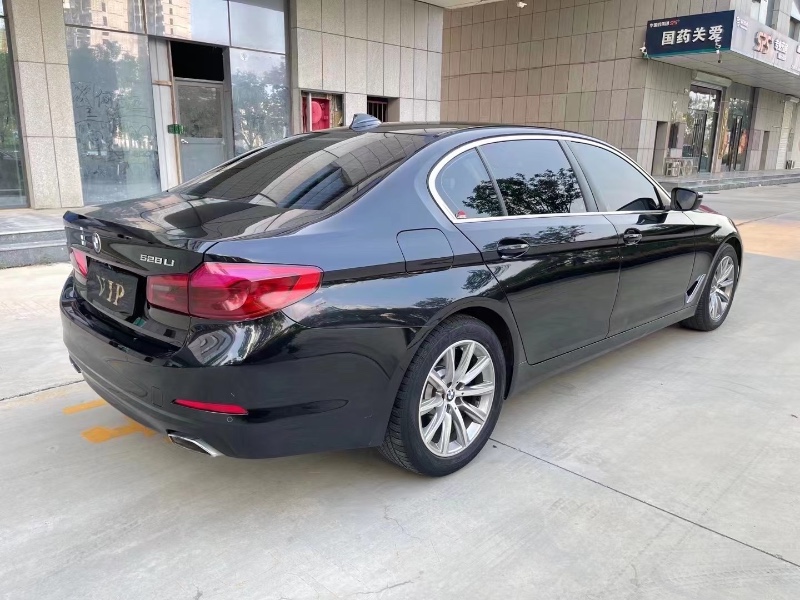 济宁17年宝马5系4