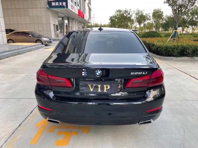 济宁17年宝马5系5