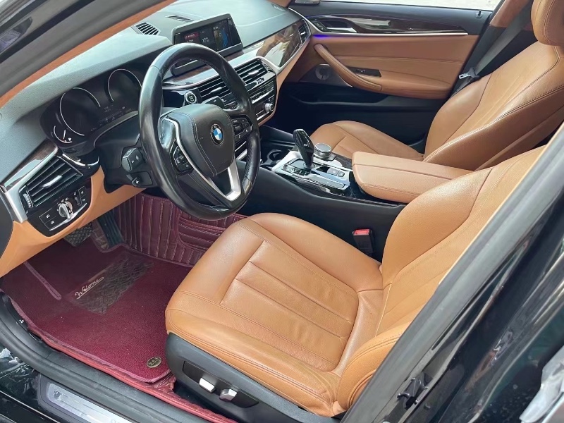 济宁17年宝马5系8