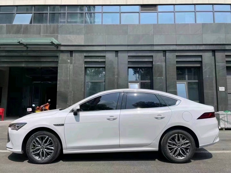 成都23年比亚迪秦2