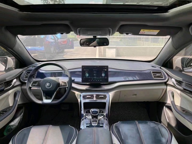 成都23年比亚迪秦8