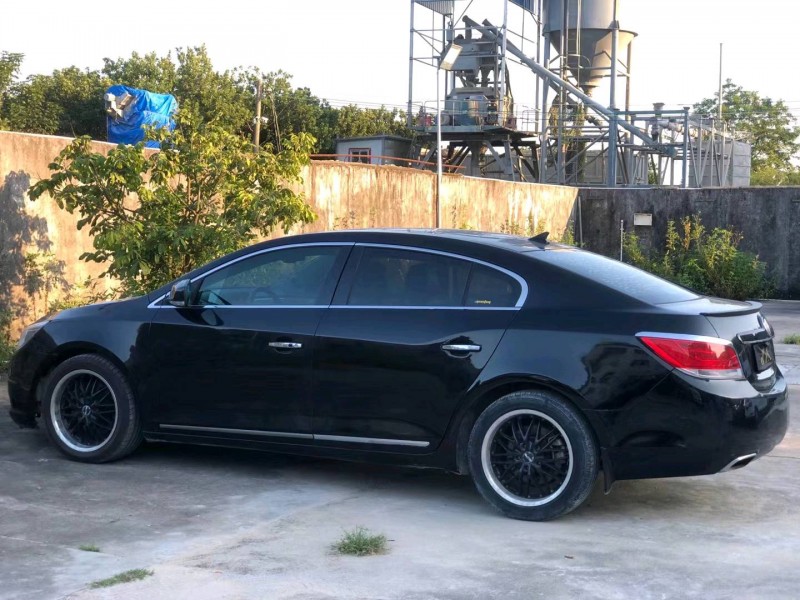 珠海12年别克君越5