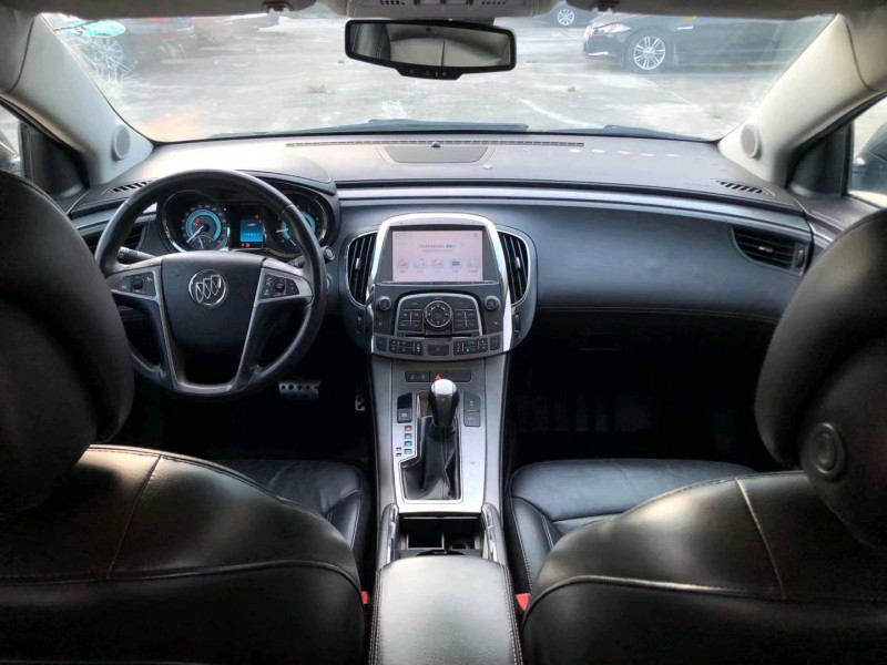 珠海12年别克君越7