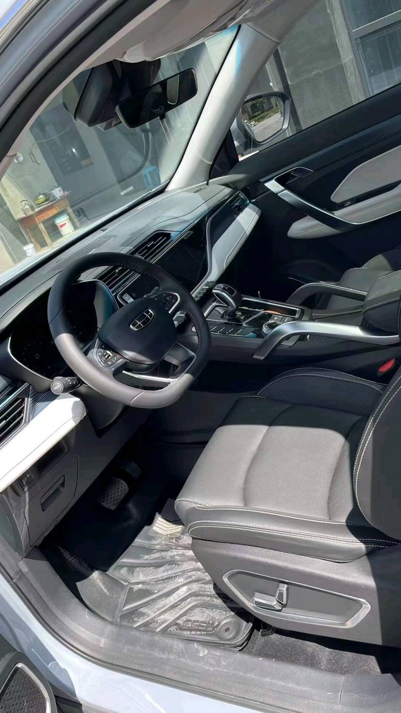 成都22年吉利博越6