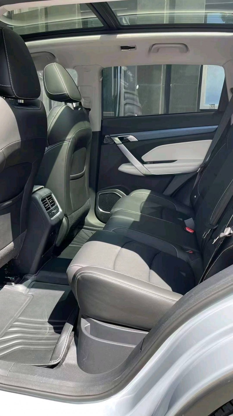 成都22年吉利博越7