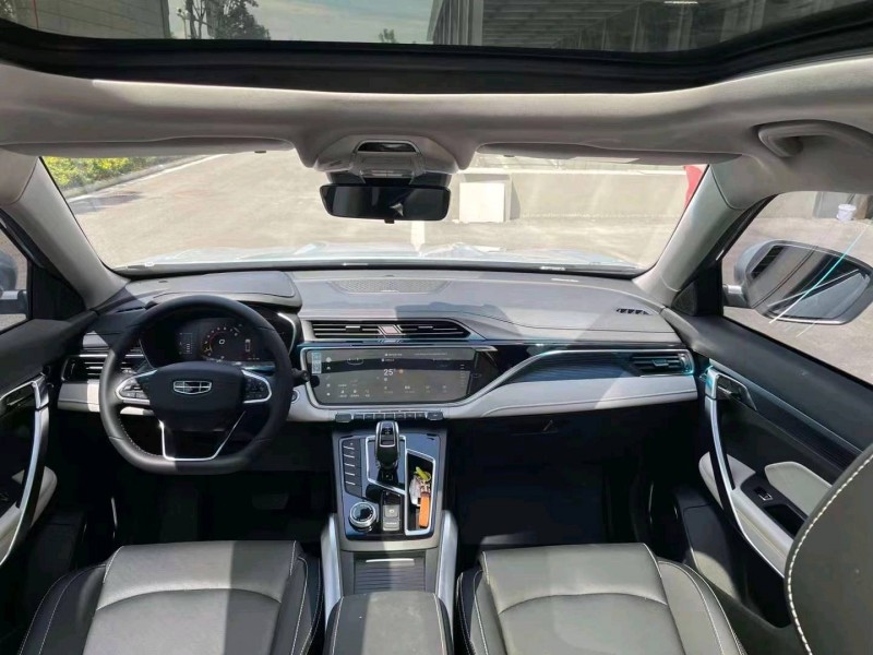 成都22年吉利博越9