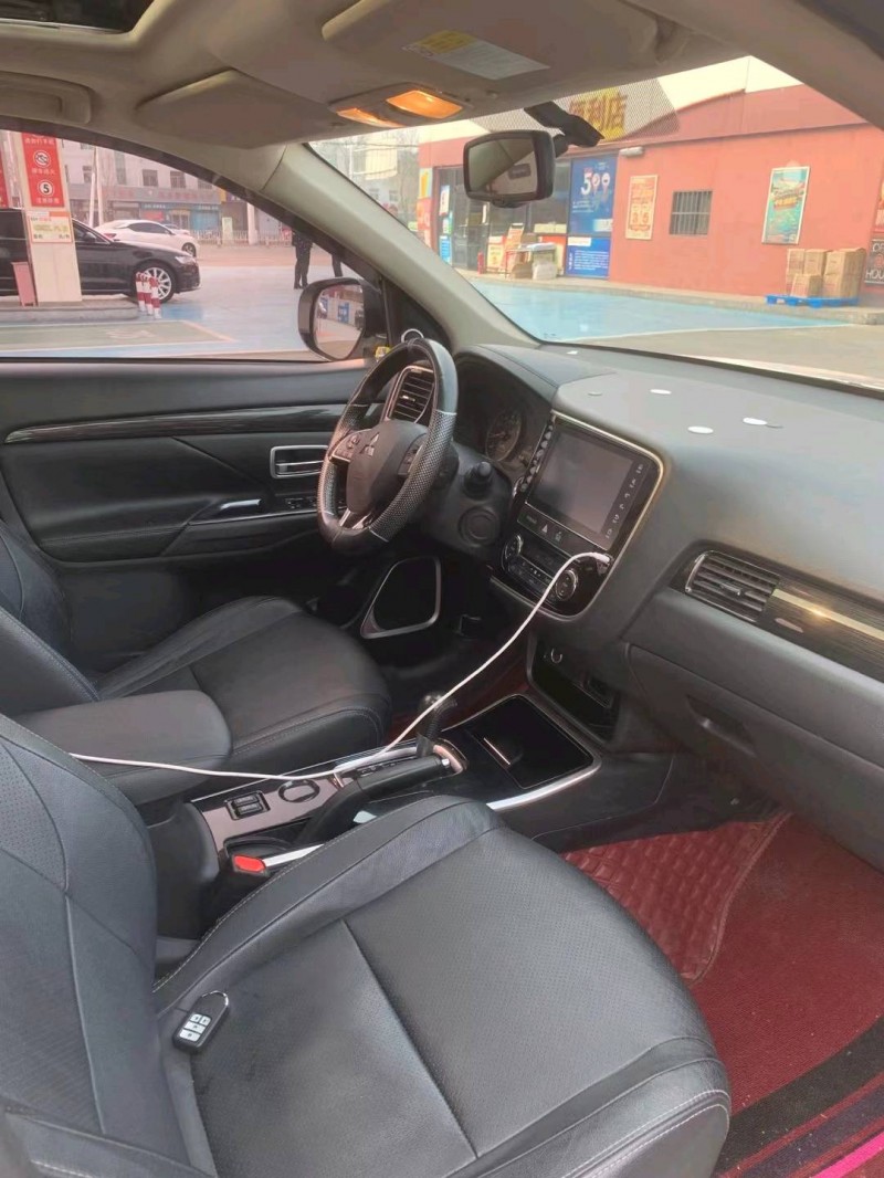 保定18年三菱欧蓝德4