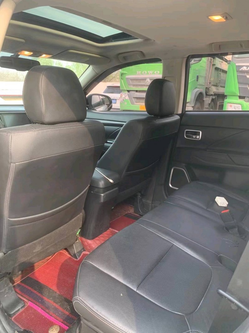 保定18年三菱欧蓝德6