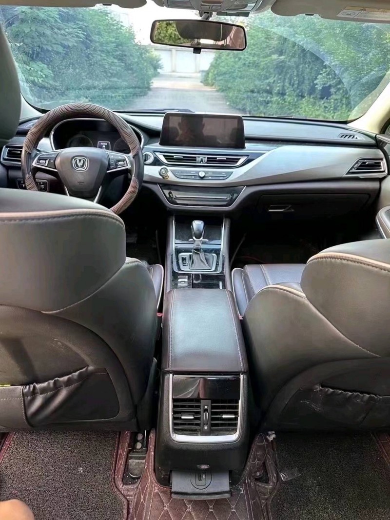 东营18年长安汽车睿骋CC8