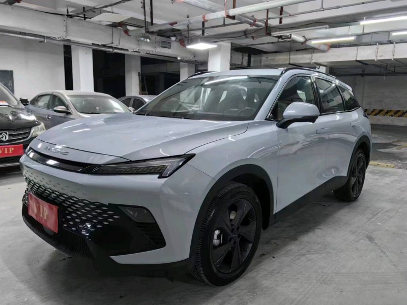 成都23年北汽制造魔方2