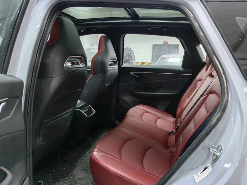 成都23年北汽制造魔方4