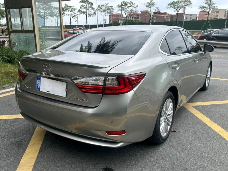 佛山17年雷克萨斯ES5