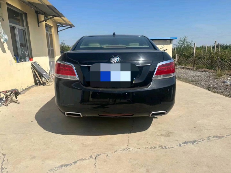 枣庄12年别克君越5