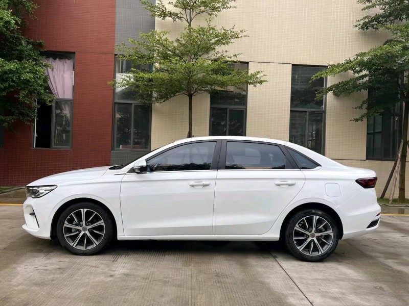 成都22年吉利帝豪4