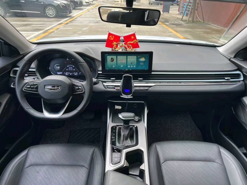 成都22年吉利帝豪9