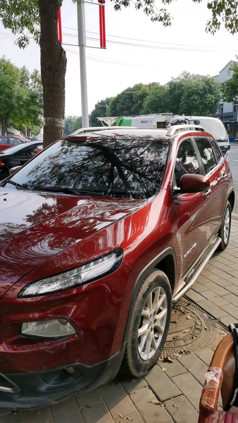 邯郸17年Jeep自由光2