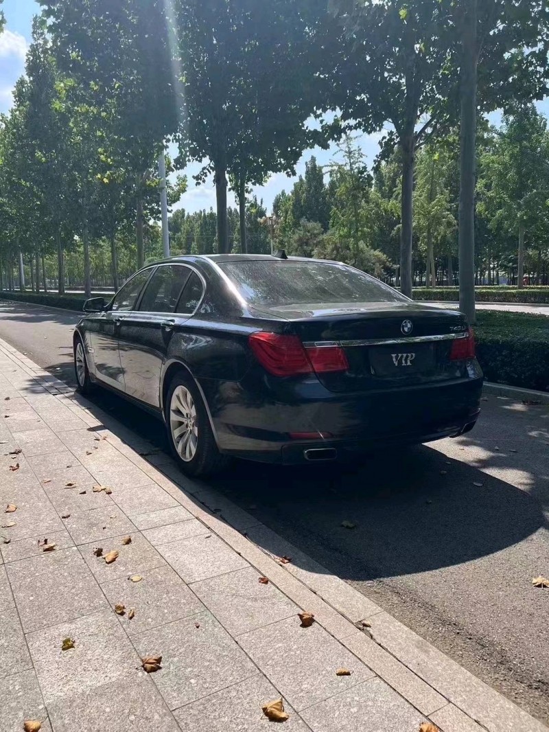 东营11年宝马7系8