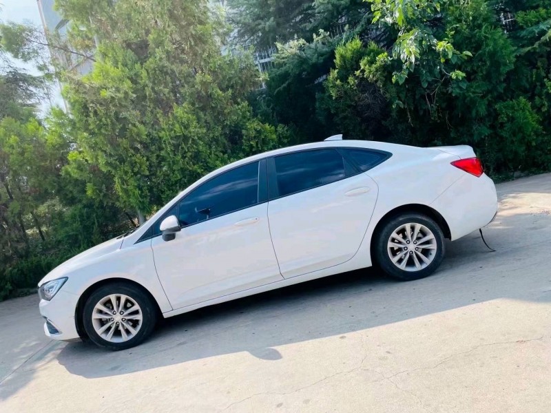 枣庄19年别克威朗2