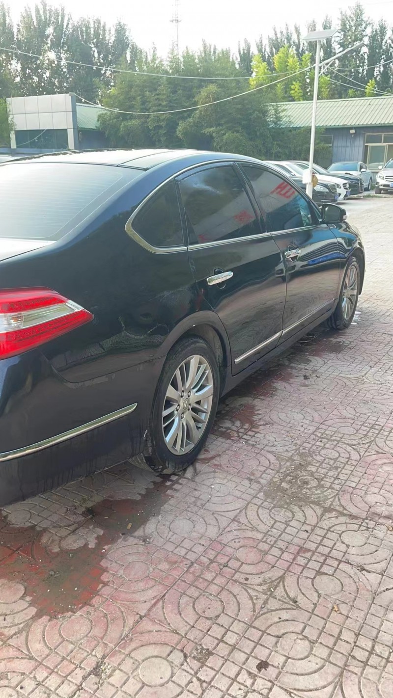 济宁11年日产天籁2