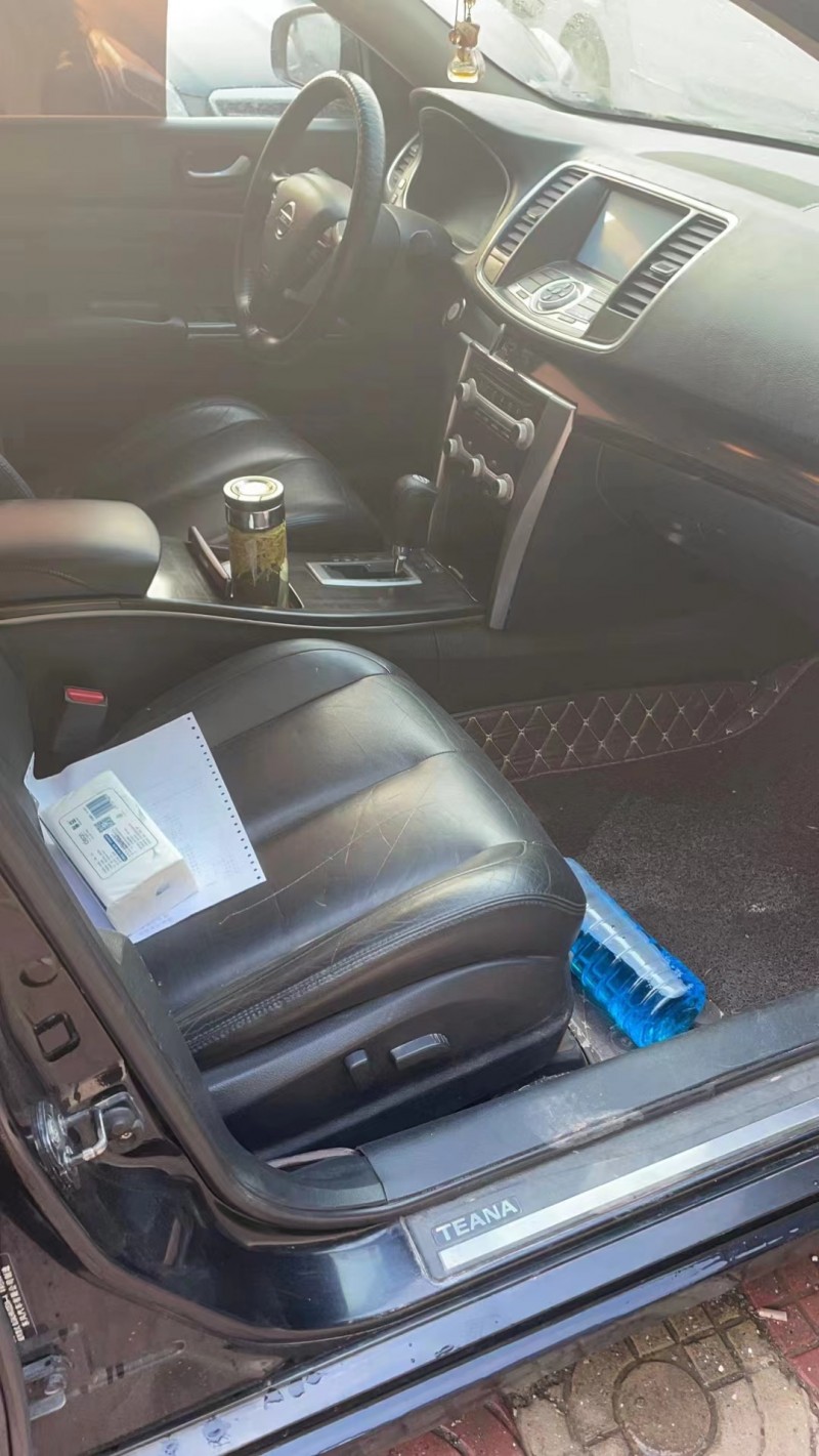 济宁11年日产天籁4