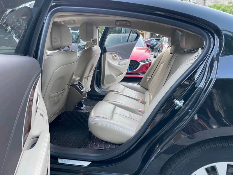 苏州16年别克君越5