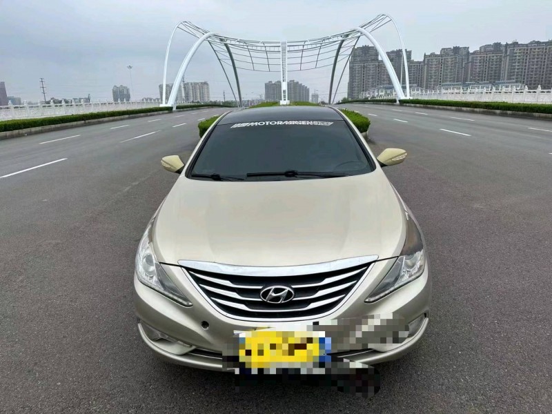 聊城13年现代索纳塔八1