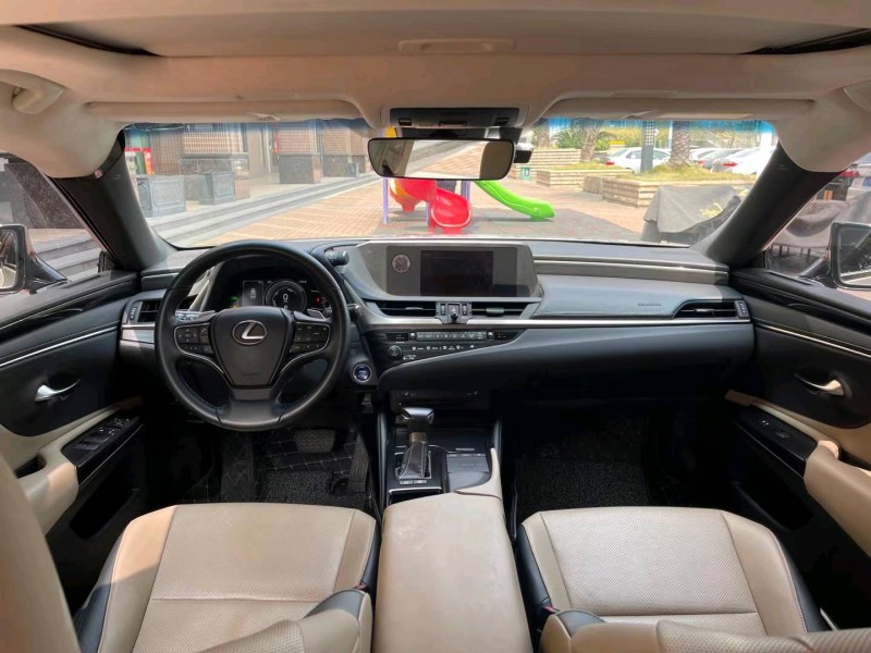 佛山20年雷克萨斯ES7