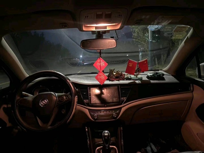 枣庄16年别克威朗5