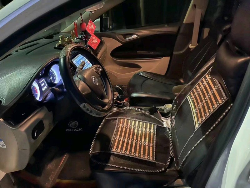 枣庄16年别克威朗8