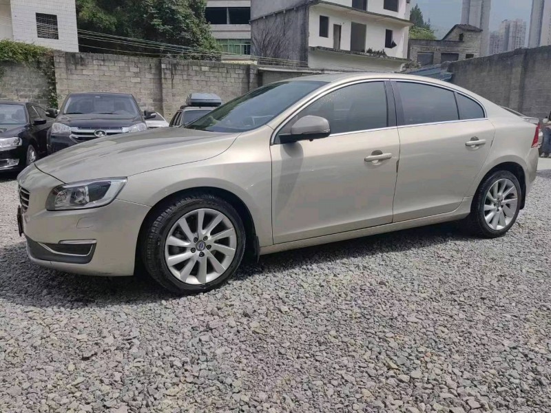 重庆17年沃尔沃S60L4