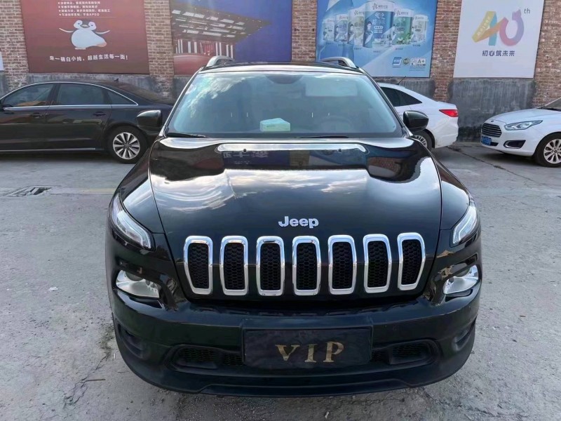 菏澤16年Jeep自由光1