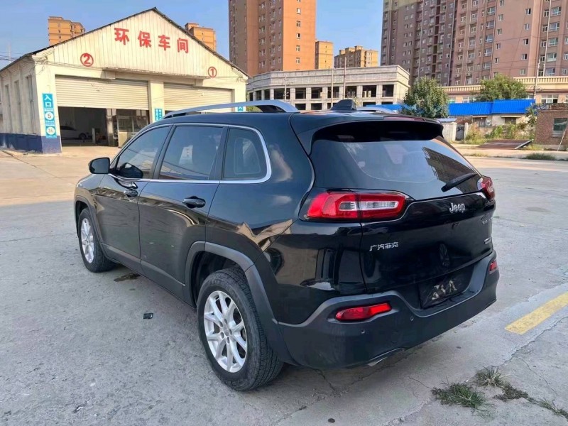 菏澤16年Jeep自由光6
