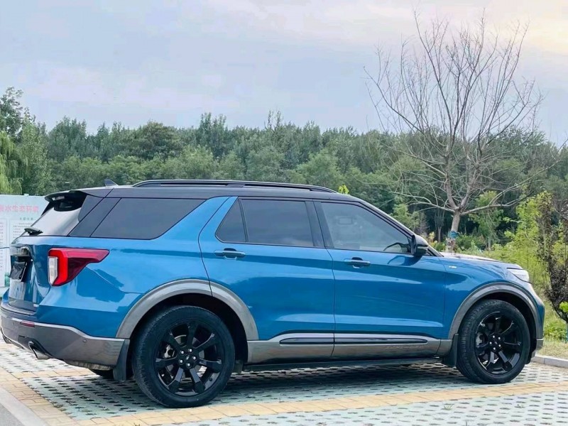 东营21年福特探险者4