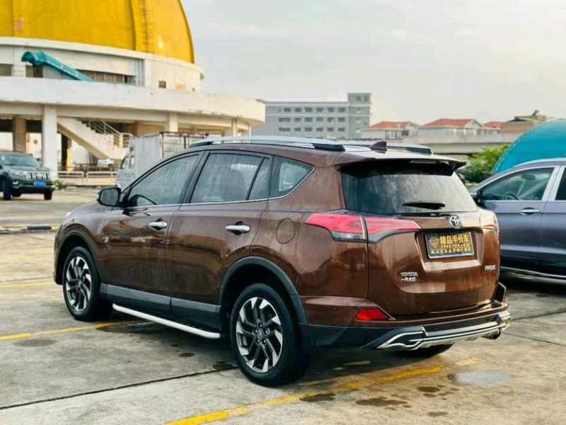 东莞17年丰田RAV48